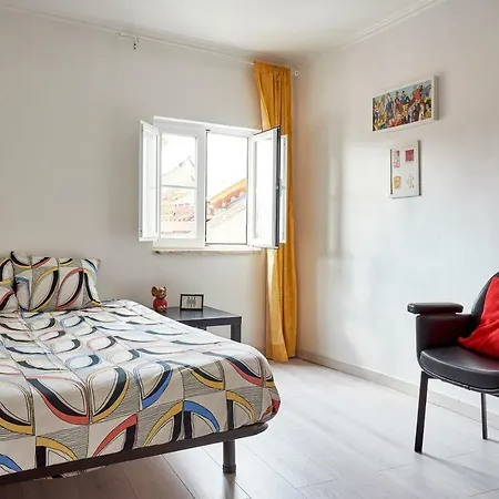 Spacious Duplex With Terrace Lissabon