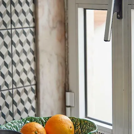 Appartement Spacious Duplex With Terrace Lissabon