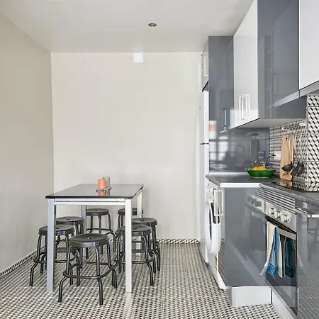 דירה Spacious Duplex With Terrace