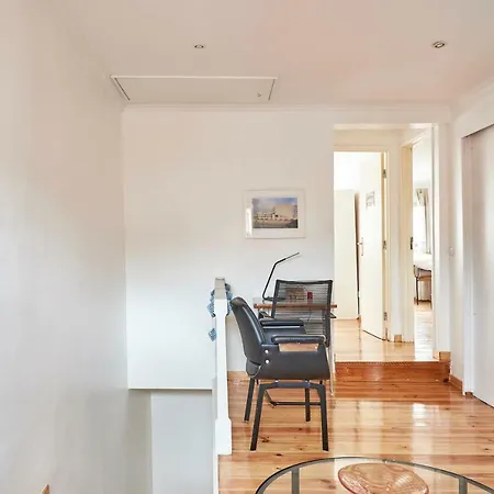 דירה Spacious Duplex With Terrace ליסבון