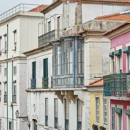 Spacious Duplex With Terrace Lisbon